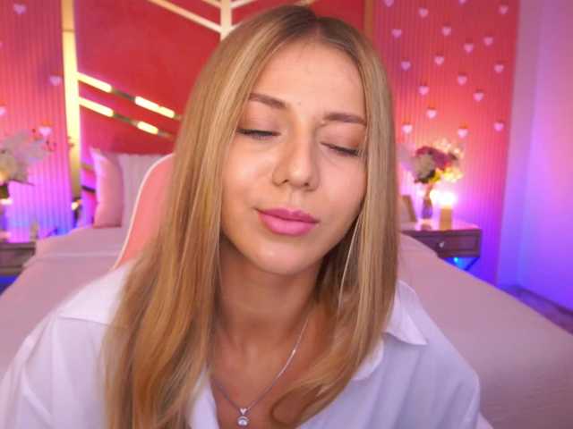 LoveeDove live cam on BongaCams