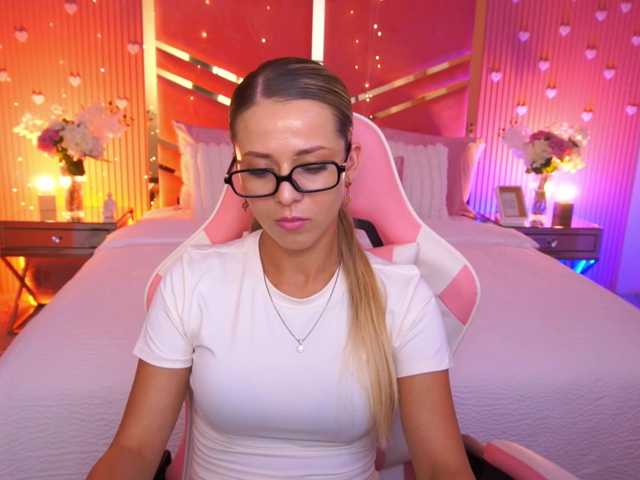 LoveeDove live cam on BongaCams