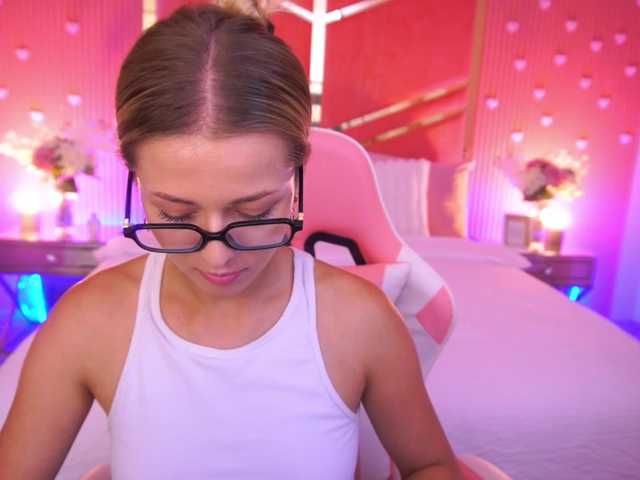 LoveeDove live cam on BongaCams