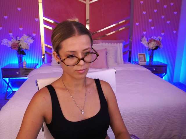 LoveeDove live cam on BongaCams