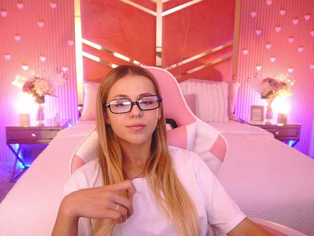 LoveeDove live cam on BongaCams
