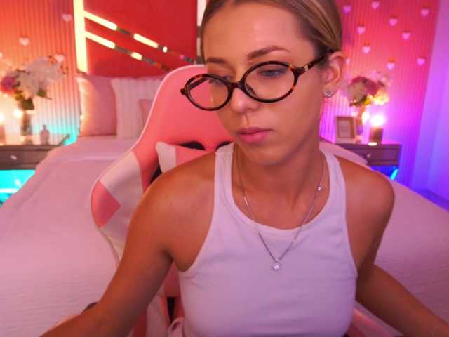 LoveeDove live cam on BongaCams