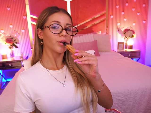 LoveeDove live cam on BongaCams