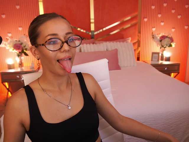 LoveeDove live cam on BongaCams