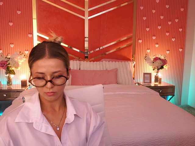LoveeDove live webcam show