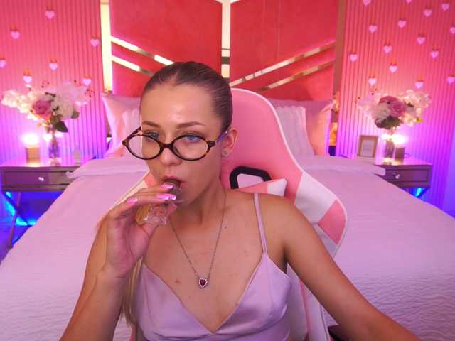 LoveeDove live cam on BongaCams