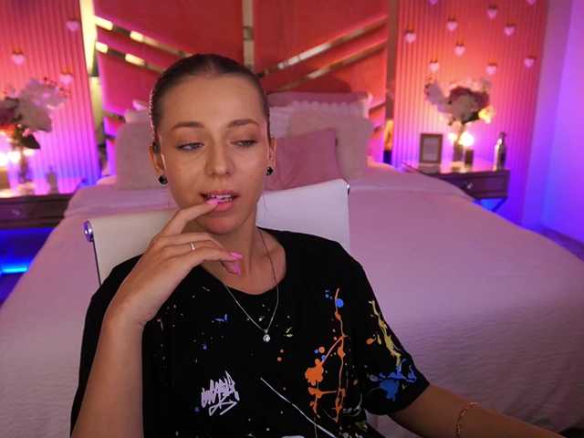 LoveeDove live cam on BongaCams