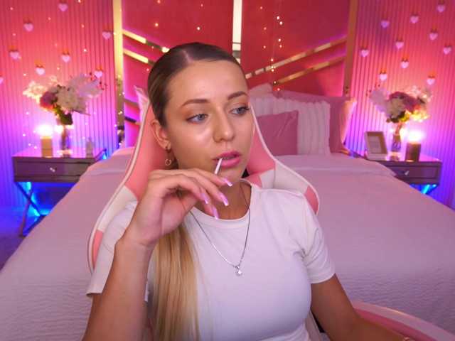 LoveeDove live cam on BongaCams