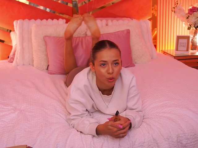 LoveeDove live cam on BongaCams