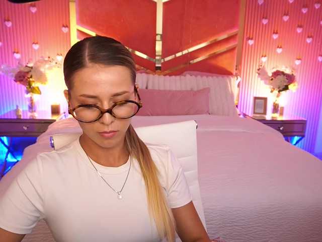 LoveeDove live cam on BongaCams