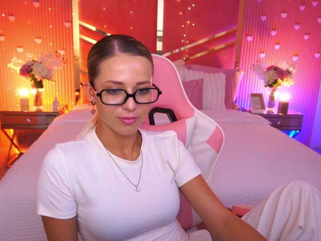 LoveeDove live cam on BongaCams