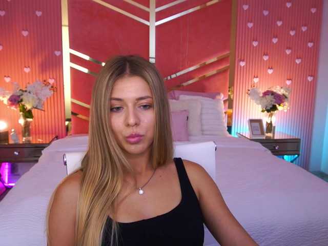 LoveeDove live webcam show