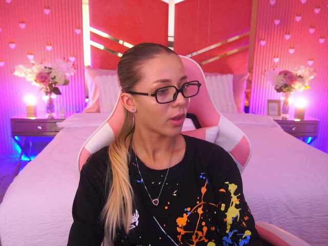 LoveeDove live cam on BongaCams