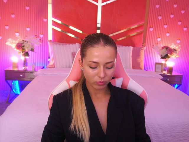 LoveeDove live cam on BongaCams