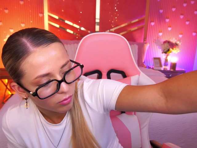 LoveeDove live cam on BongaCams