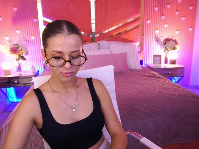 LoveeDove live cam on BongaCams