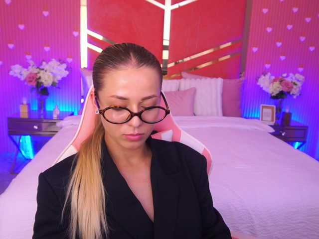 LoveeDove live cam on BongaCams