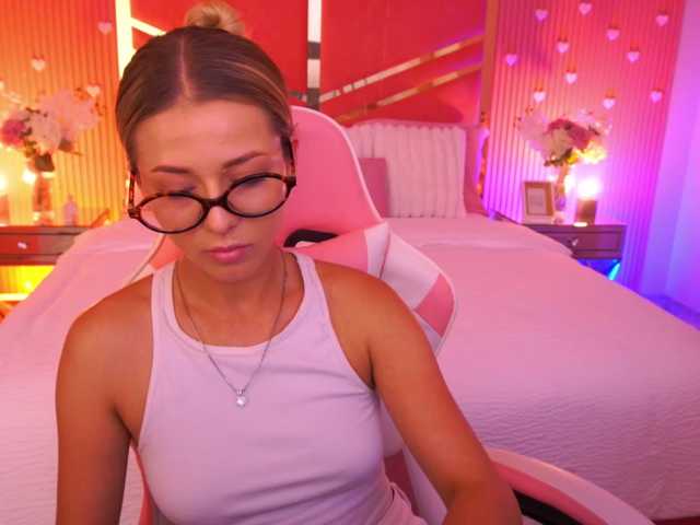 LoveeDove live cam on BongaCams