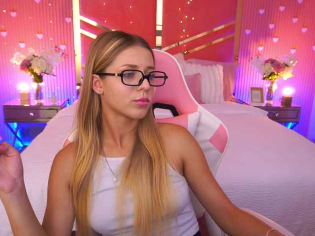 LoveeDove live cam on BongaCams