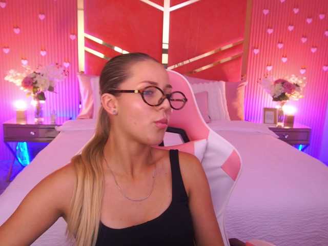 LoveeDove live cam on BongaCams
