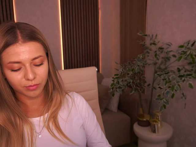 LoveeDove live cam on BongaCams