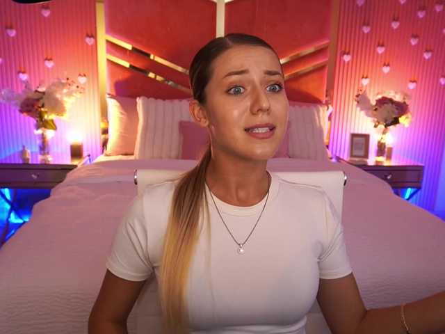 LoveeDove live webcam show
