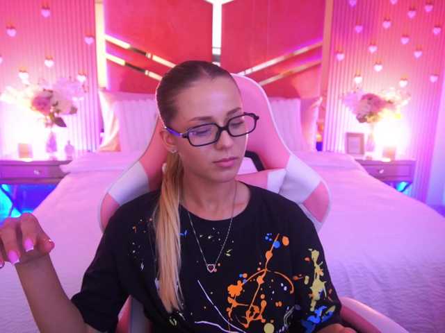 LoveeDove live cam on BongaCams