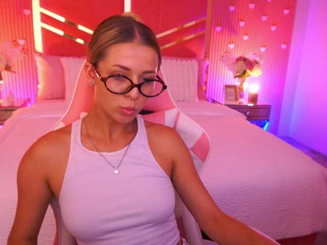 LoveeDove live cam on BongaCams