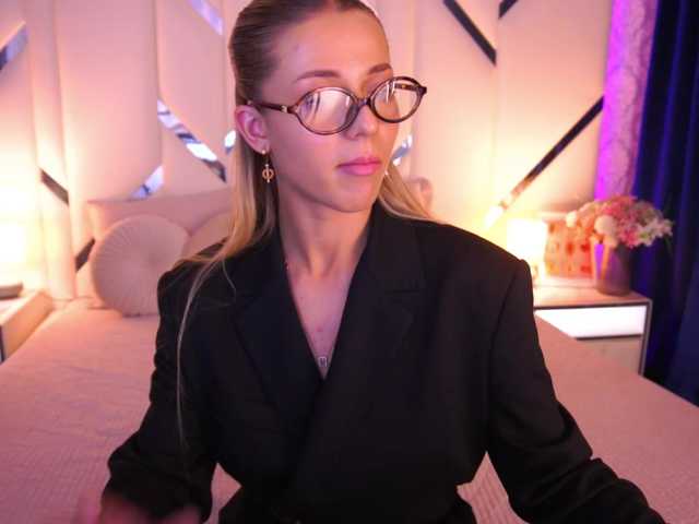 LoveeDove live cam on BongaCams