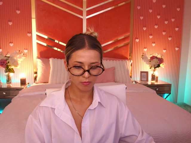 LoveeDove live webcam show