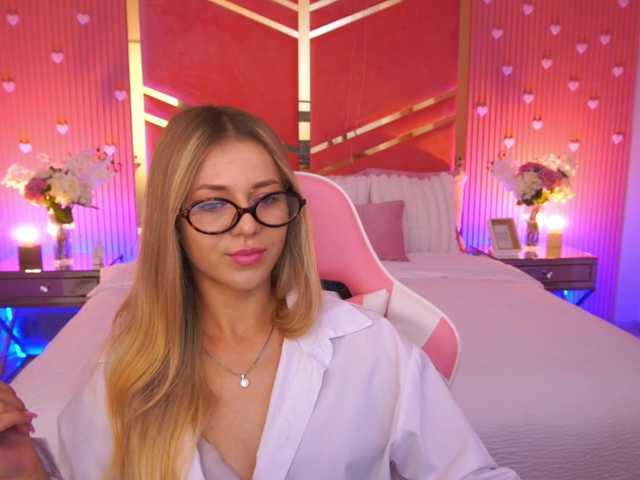 LoveeDove live cam on BongaCams