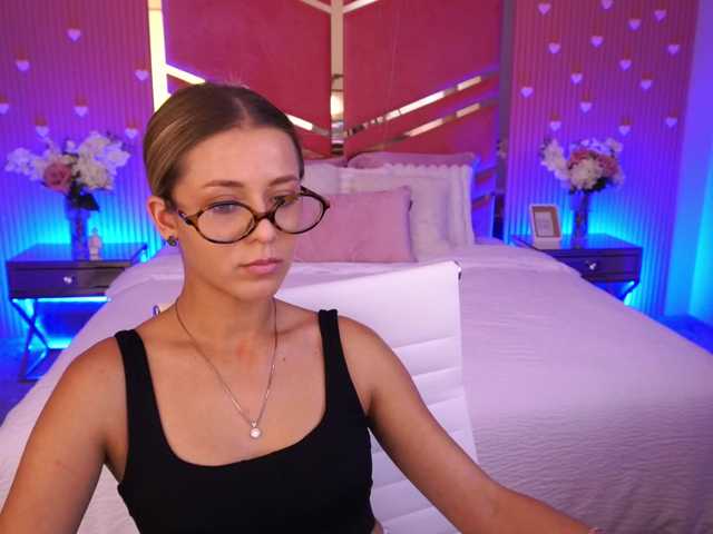 LoveeDove live cam on BongaCams