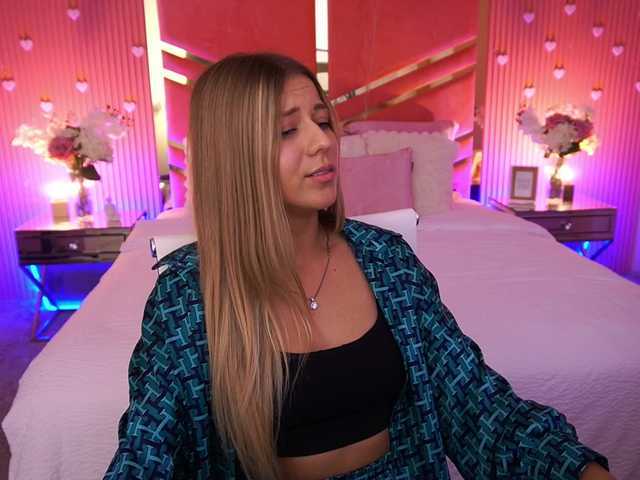 LoveeDove live cam on BongaCams