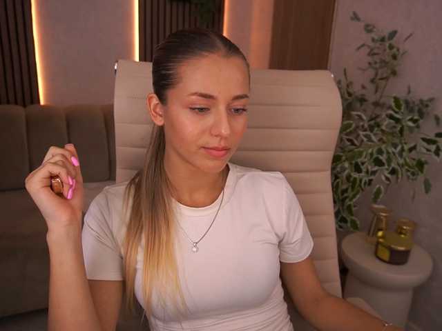 LoveeDove live cam on BongaCams