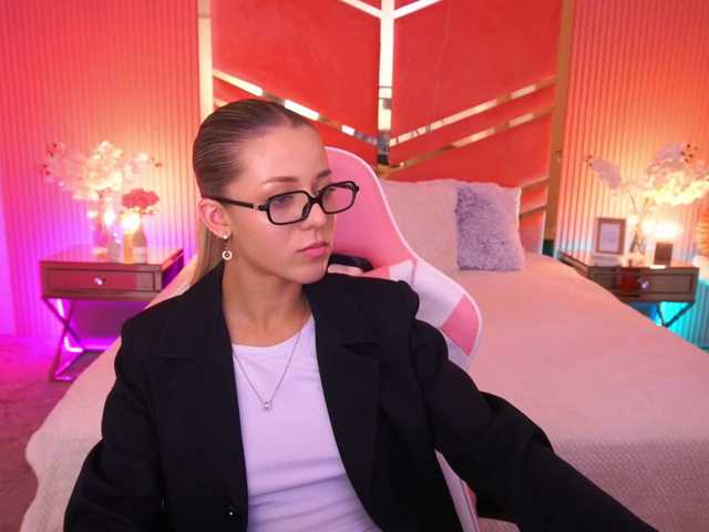 LoveeDove live cam on BongaCams