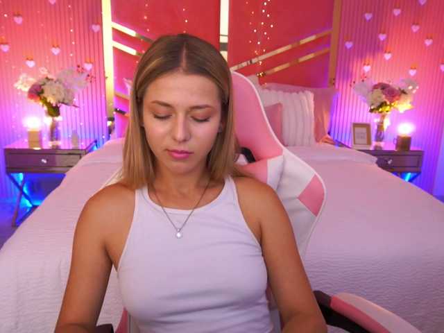 LoveeDove live cam on BongaCams