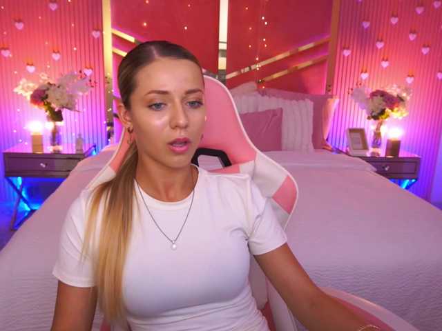 LoveeDove live cam on BongaCams