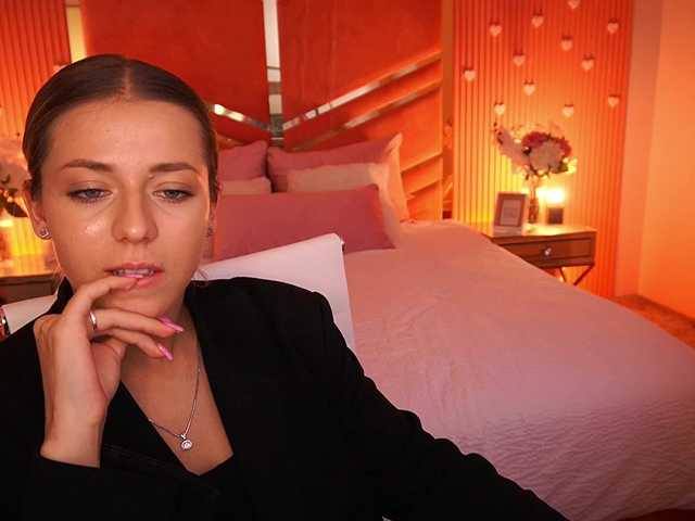 LoveeDove live cam on BongaCams