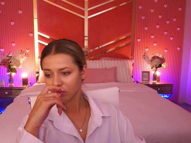 LoveeDove live webcam show