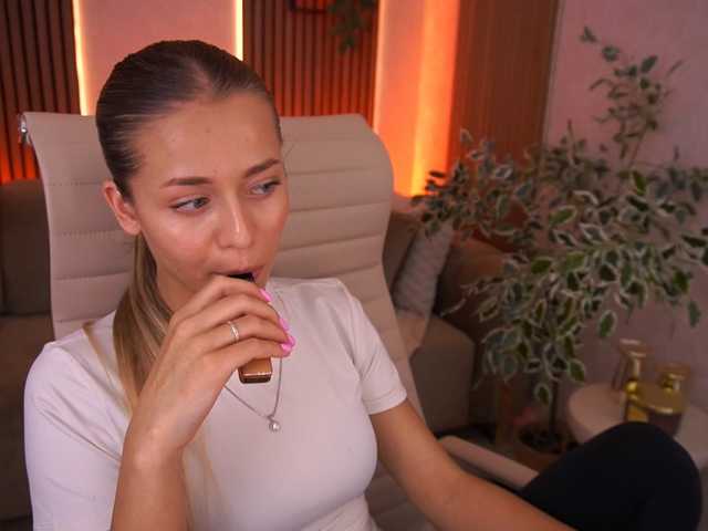LoveeDove live cam on BongaCams