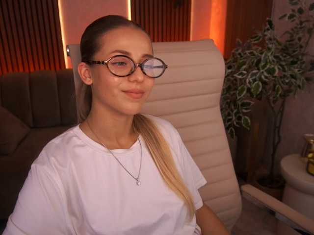 LoveeDove live cam on BongaCams