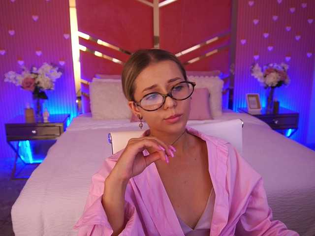 LoveeDove live cam on BongaCams