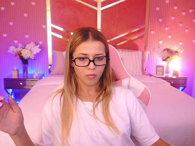 LoveeDove live cam on BongaCams