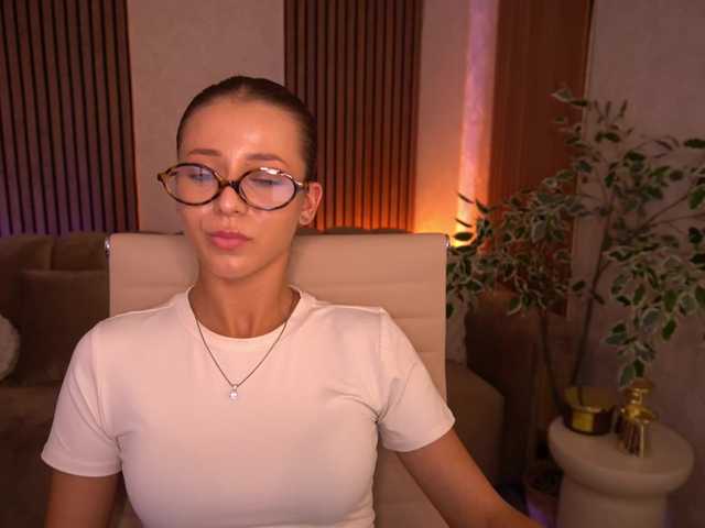 LoveeDove live cam on BongaCams