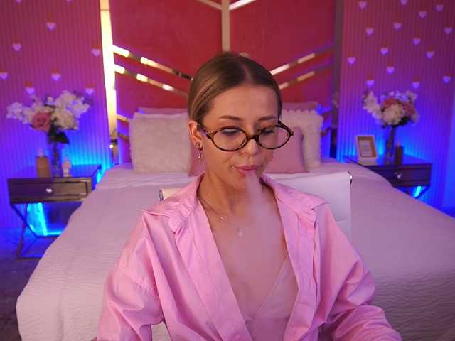LoveeDove live cam on BongaCams