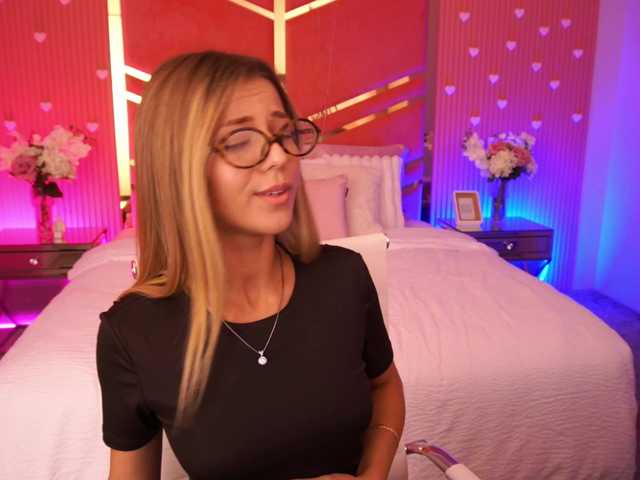 LoveeDove live cam on BongaCams