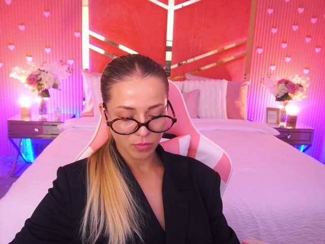 LoveeDove live cam on BongaCams
