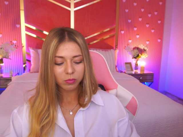 LoveeDove live cam on BongaCams
