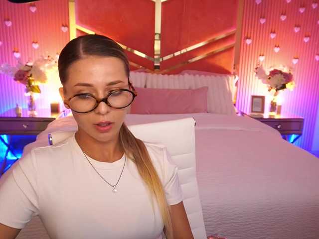 LoveeDove live webcam show
