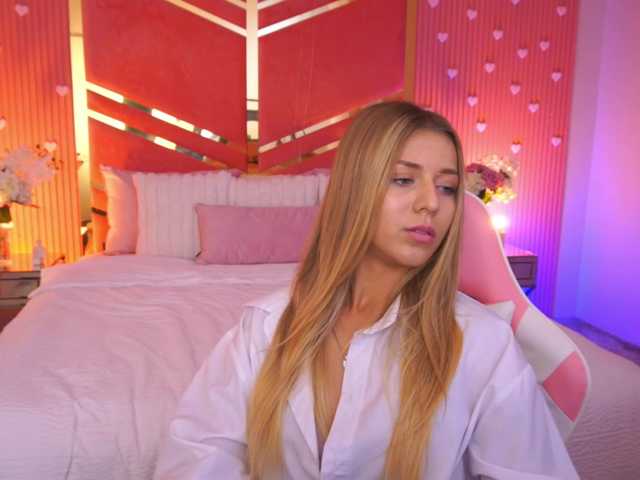 LoveeDove live cam on BongaCams